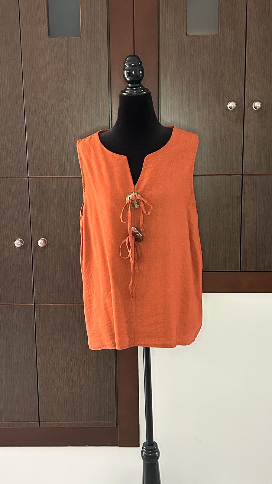 Camiseta Botón Madera